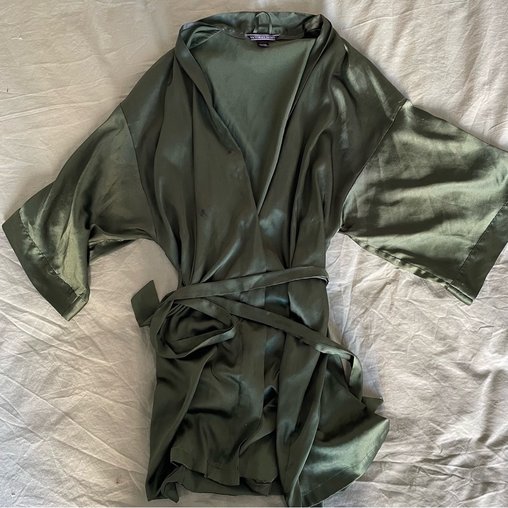 Victoria’s Secret short satin kimono style robe